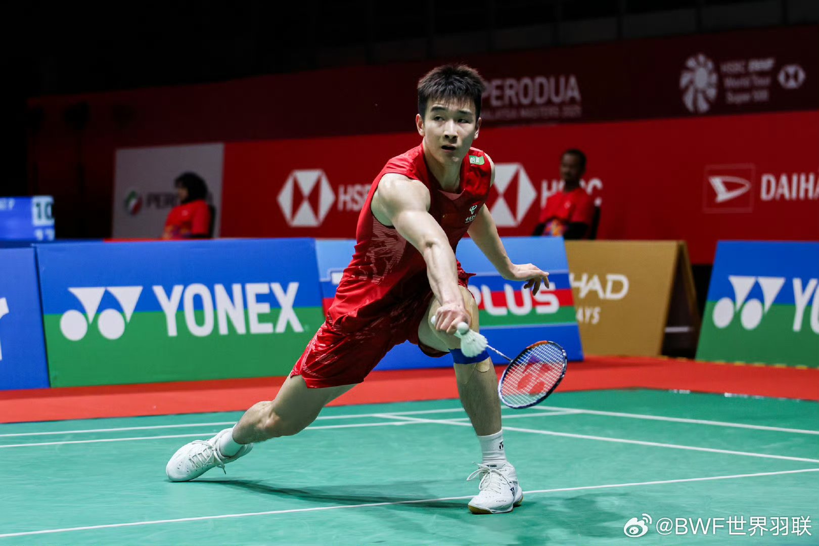 顶级运动员在比赛中发挥出色引起广泛关注，气势如虹