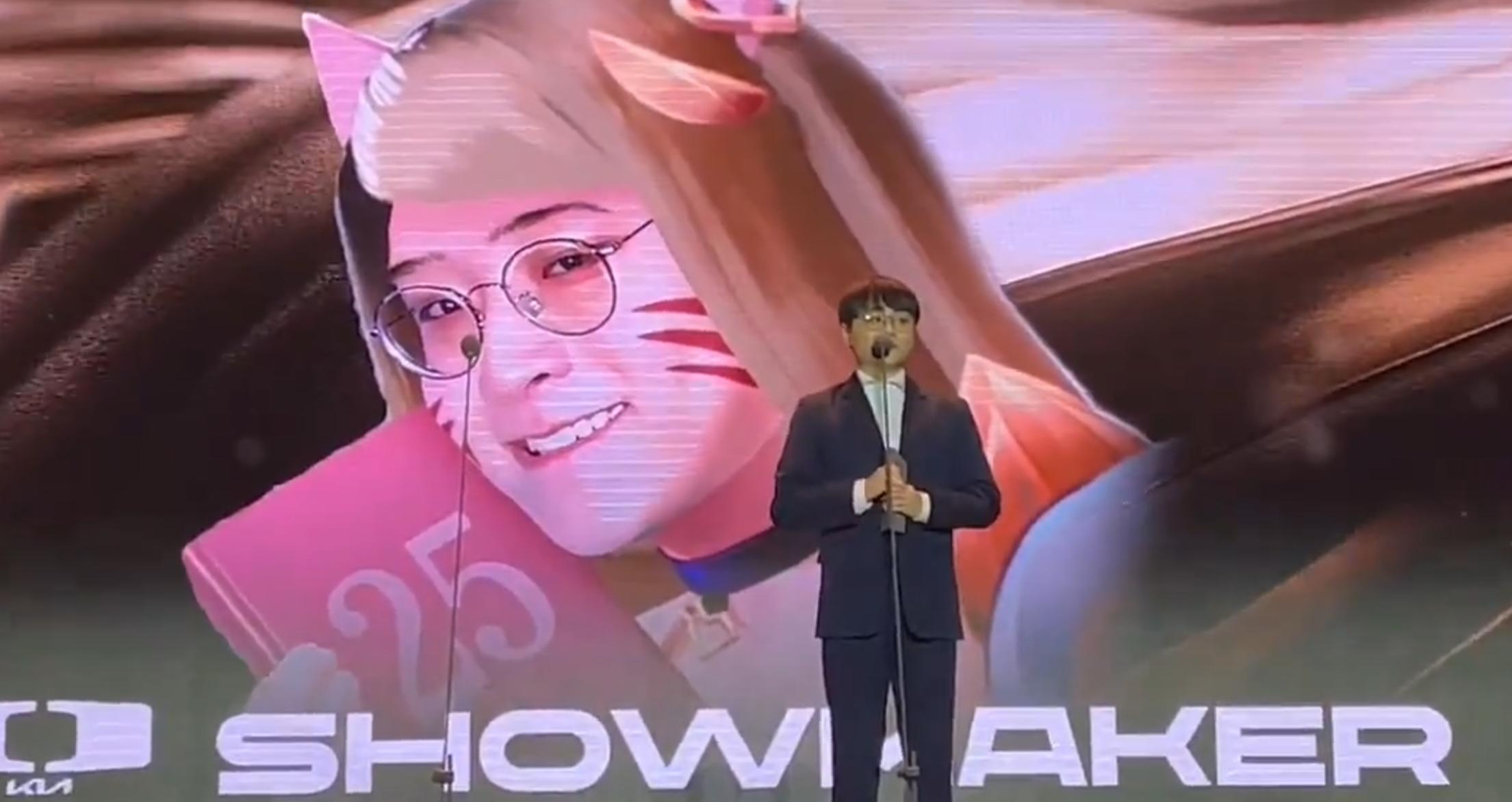 开云体育登录-FNC轻取BLG，Zeus单局斩获MVP鏖战多局成都决赛之夜，引爆全场热议