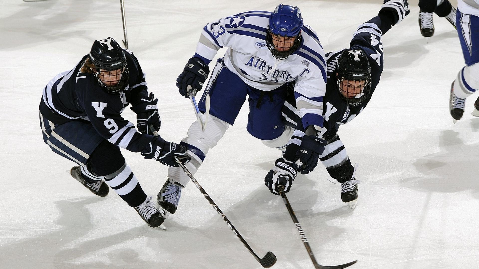 湖人冲垮灰熊的背后,那个单挑詹姆斯的一年级生,才是真正的关键先生