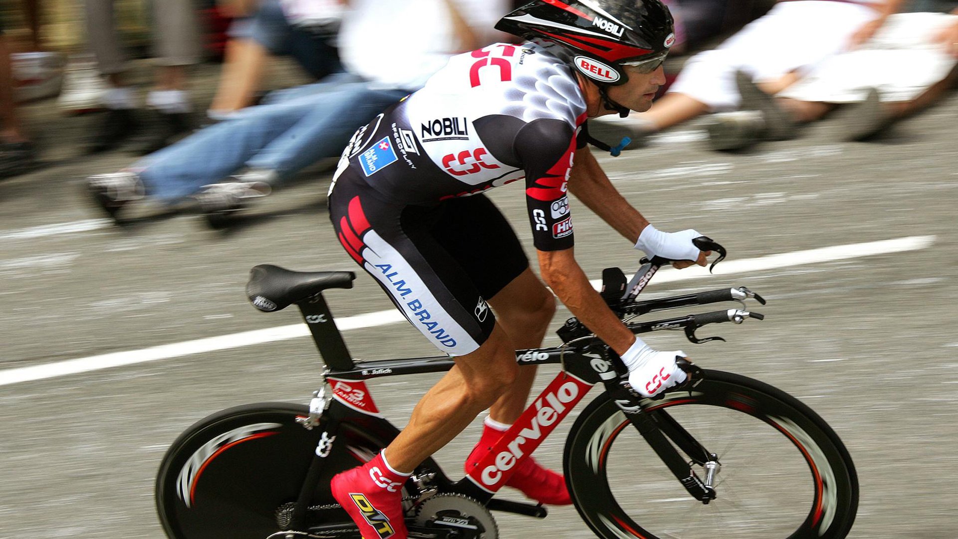 西甲德比的硝烟,伦纳德的静默—大舞台,从来只为最冷的血沸腾